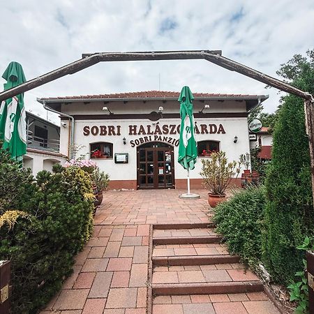 Sobri Halaszcsarda Es Panzio バヤ エクステリア 写真
