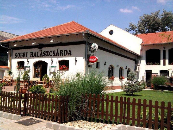 Sobri Halaszcsarda Es Panzio バヤ エクステリア 写真